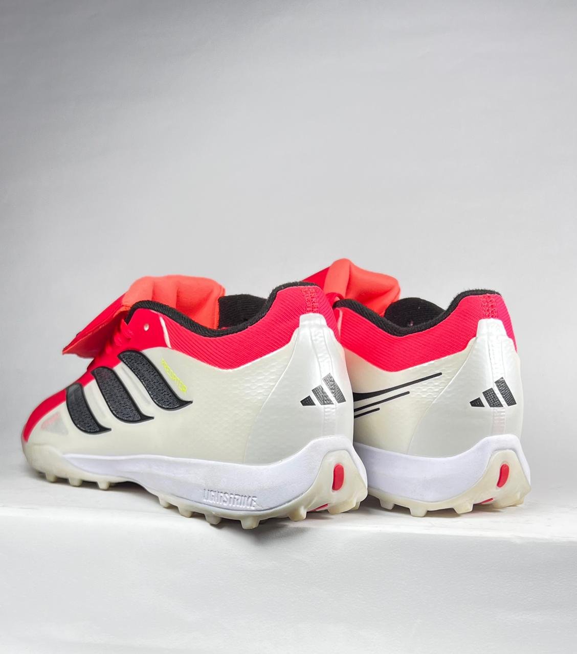 Predator 2026 Tartan - Red&white