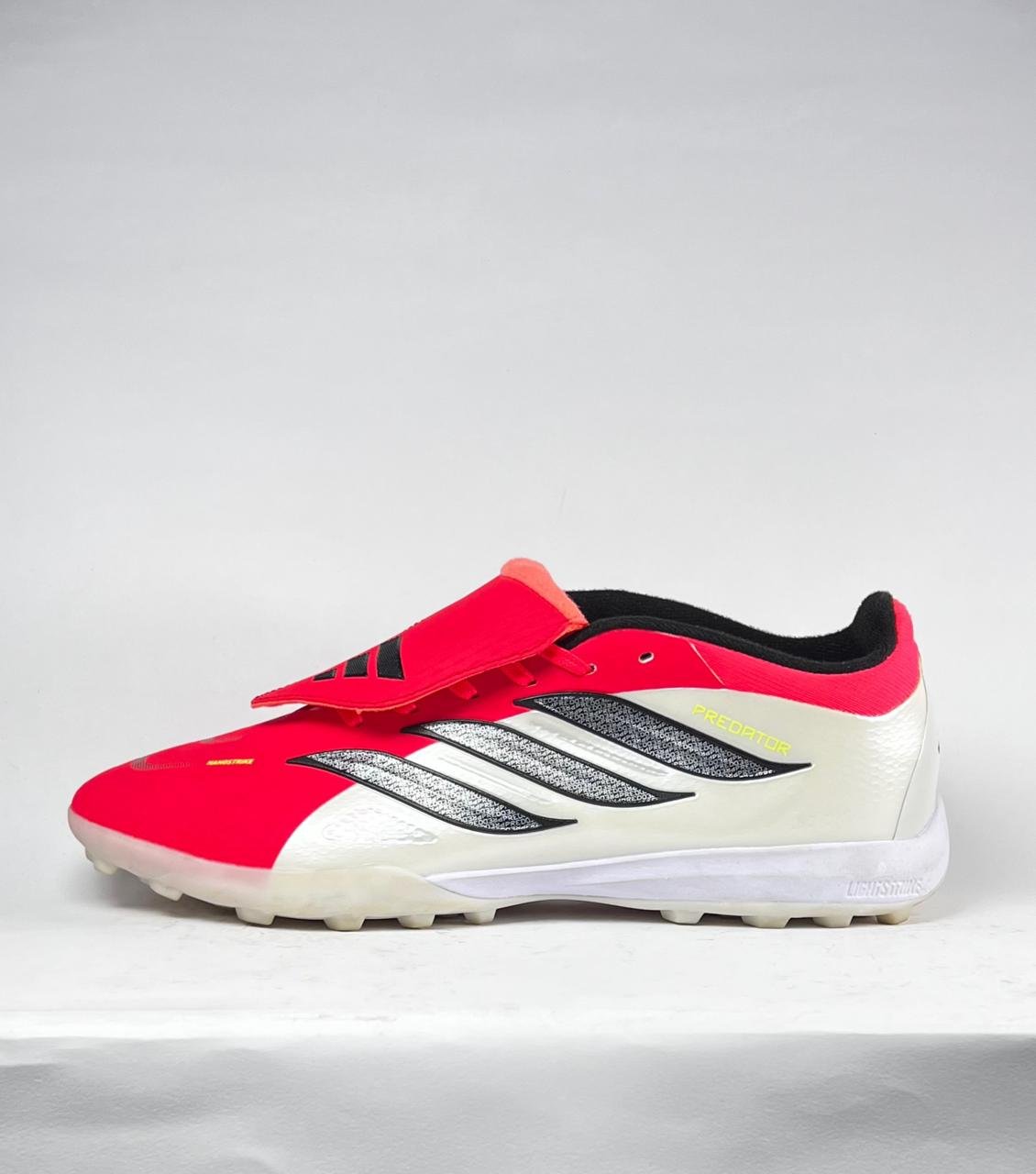 Predator 2026 Tartan - Red&white