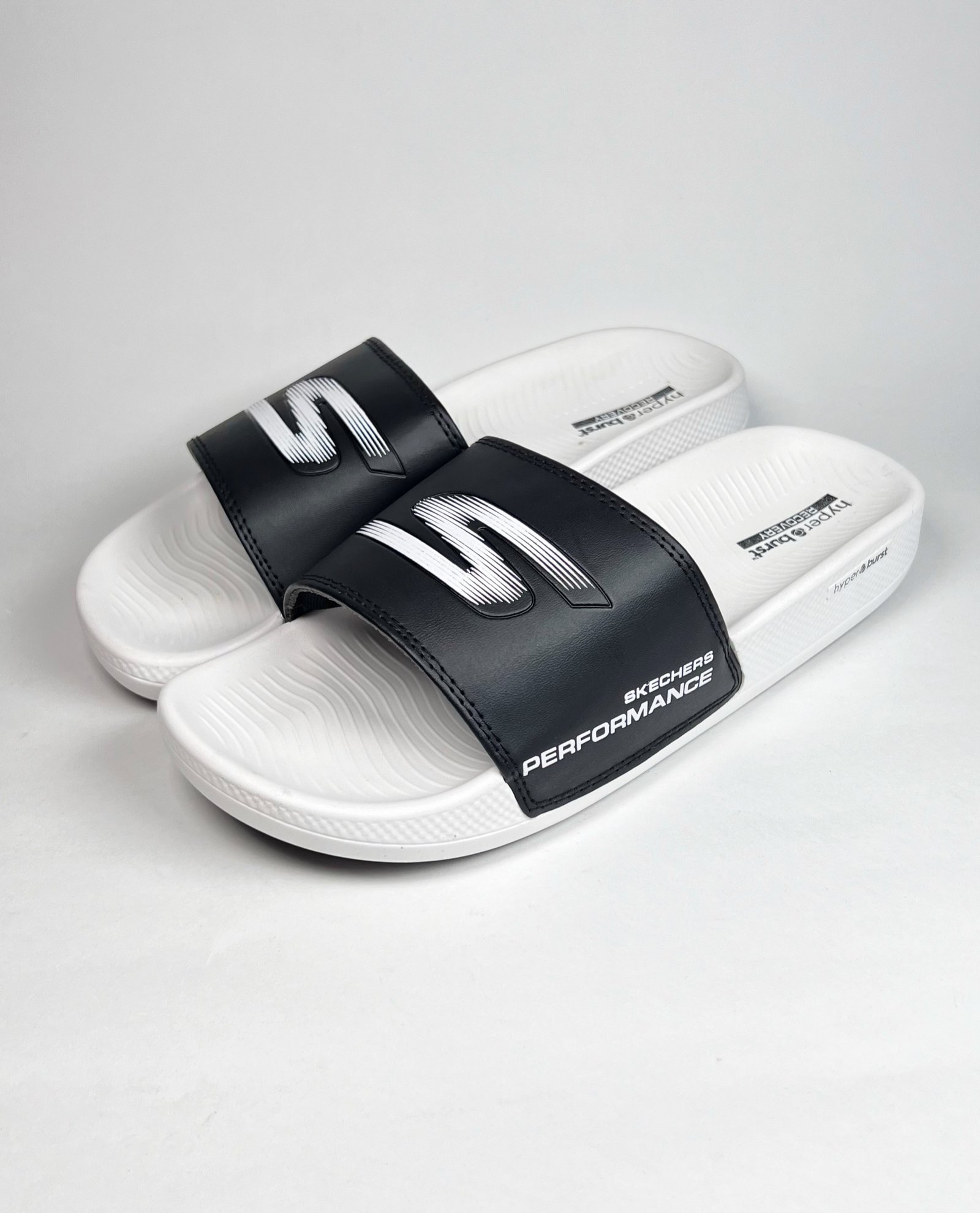 Skechers - White&black
